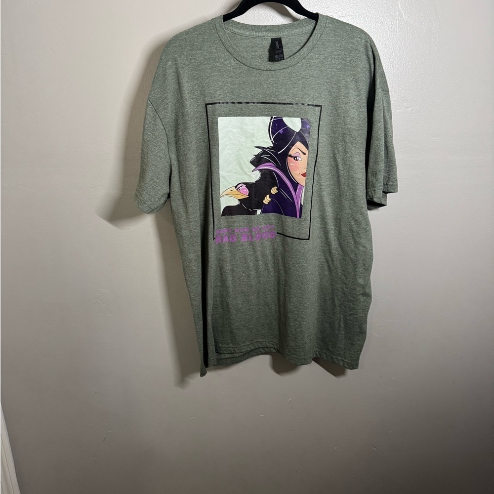 Disney T-Shirt with Graphic Design - Picture 2 of 4